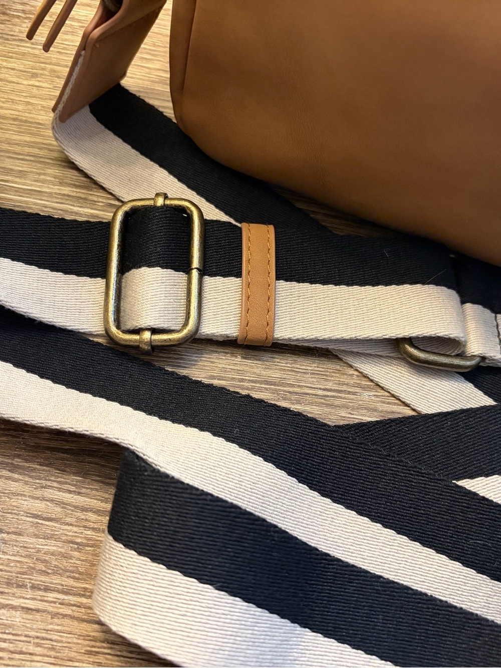 Universal Thread Mini Crossbody - Picture 2 of 5
